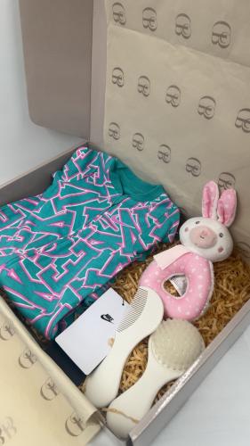 افرهول نايك