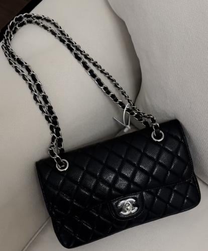 شنطة كلاسيك جلد مبطن - ماستر (أسود)"