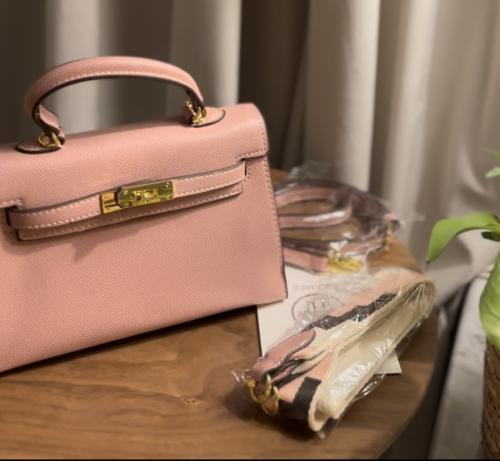 شنطة كيلي ٢٢ سم - لون وردي