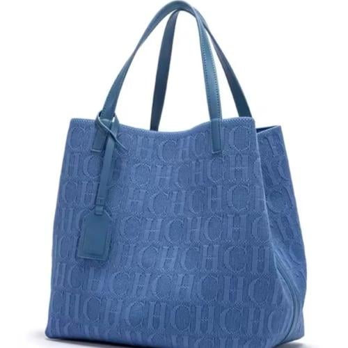 شنطة Ch سماوي