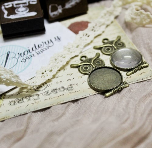 قلائد برونزي شكل بومه