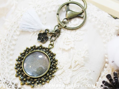 ميدالية دائرية لون برونزي