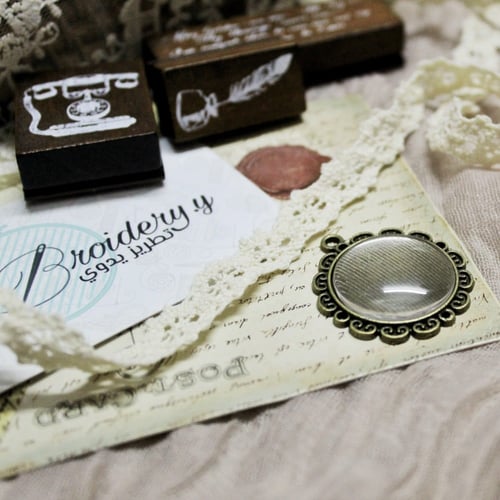 قلائد دائرية برونزي