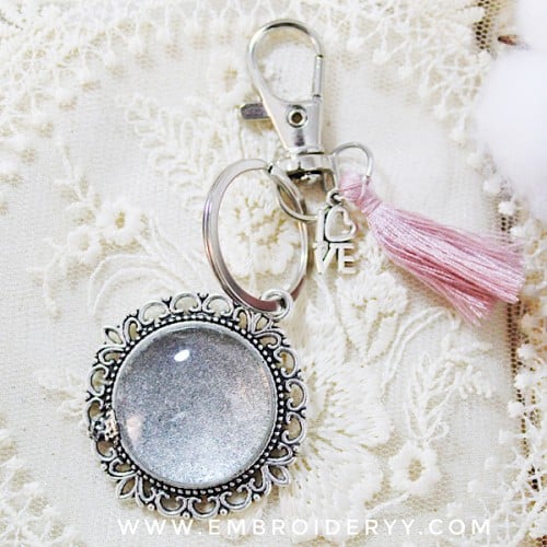 ميدالية بزجاجتين لون فضي