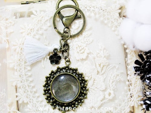 ميدالية دائرية لون برونزي