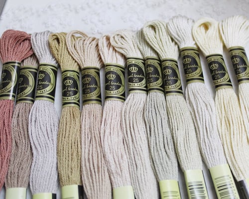 خيوط تطريز درجات البيج