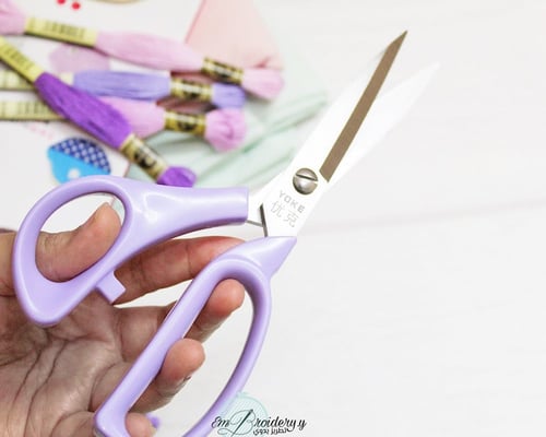 مقص قماش ملون