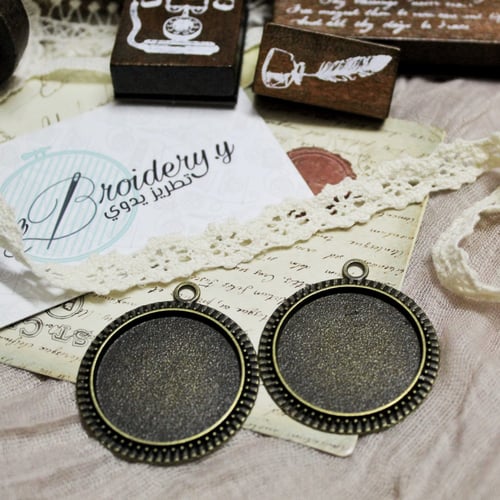 قلادة دائرية برونزي