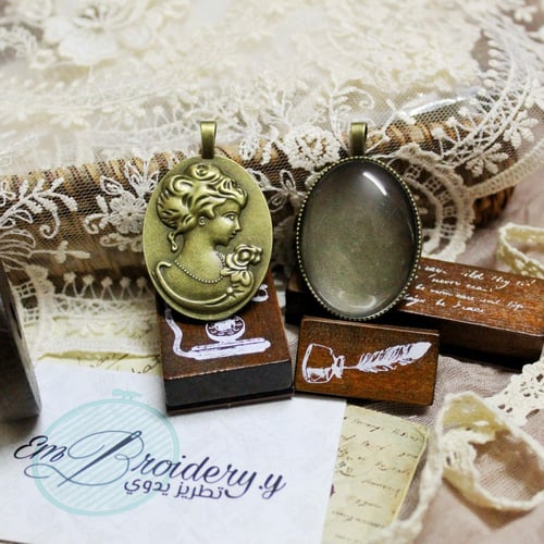 قلادة فتاة فيكتوري برونزي