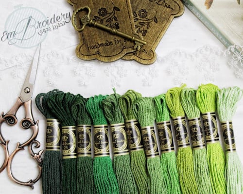 خيوط تطريز درجات الاخضر غامق+فاتح
