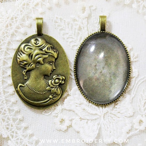 قلادة فتاة فيكتوري برونزي