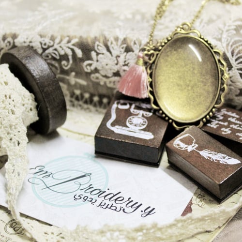 قلادة ذهبية بيضاوية