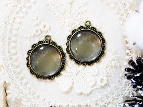 قلائد دائرية برونزي