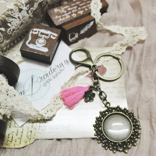 ميدالية دائرية لون برونزي