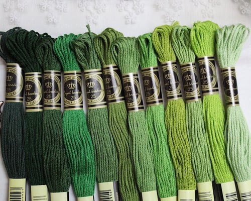 خيوط تطريز درجات الاخضر غامق+فاتح