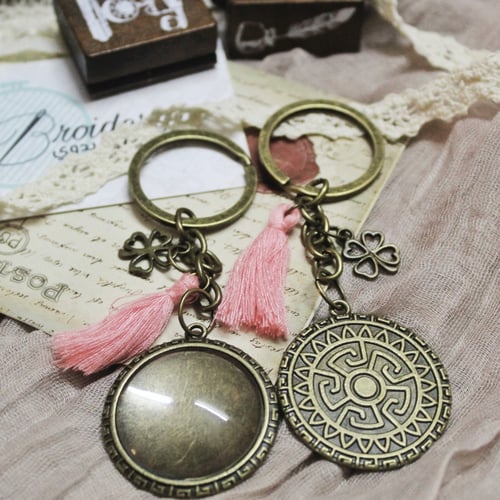 ميدالية بنقش بالخلف لون برونزي