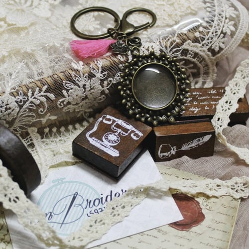 ميدالية دائرية لون برونزي