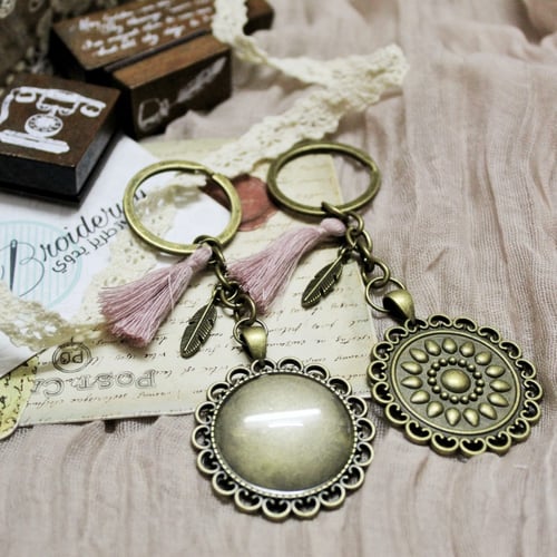 ميدالية بنقش بالخلف لون برونزي