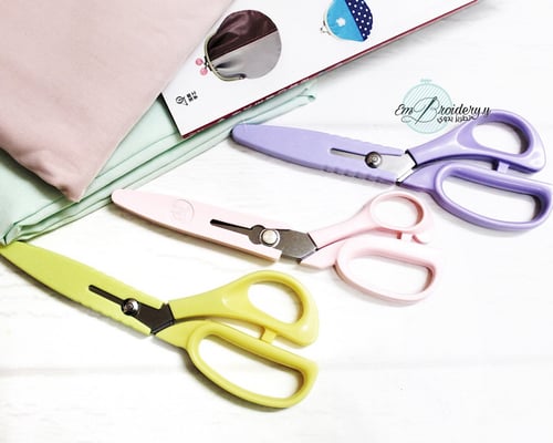 مقص قماش ملون