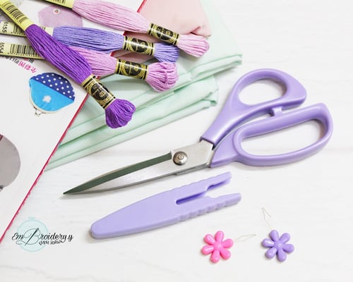 مقص قماش ملون