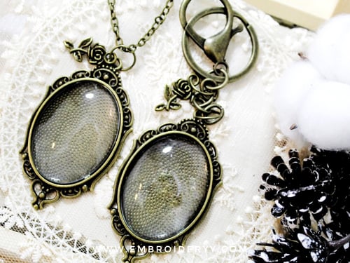 قلادة و ميدالية برونزي