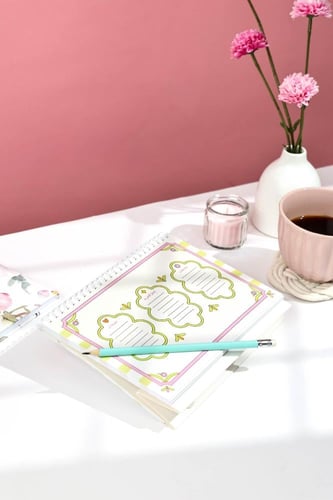 تقويم "أحلام تُزهر" المكتبي 2026