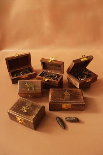 علبة خشبية بأحجام مختلفة