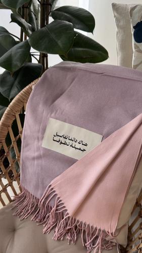 شال شتوي وردي