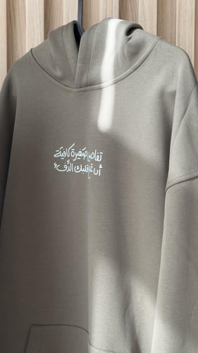 بلوفر زيتي ( تفاصيل صغيرة )