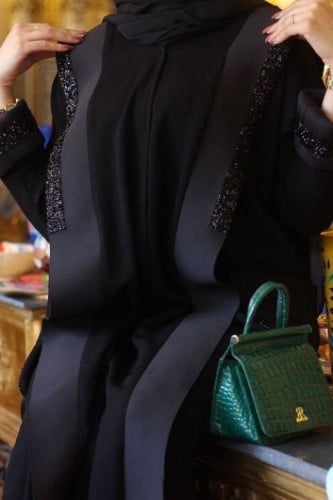 Aabaya with distinguished shoulders