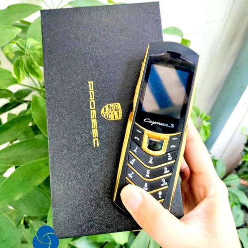 جوال /هاتف Vertu V8 Porsche بتصميم كلاسيكي، يتميز...