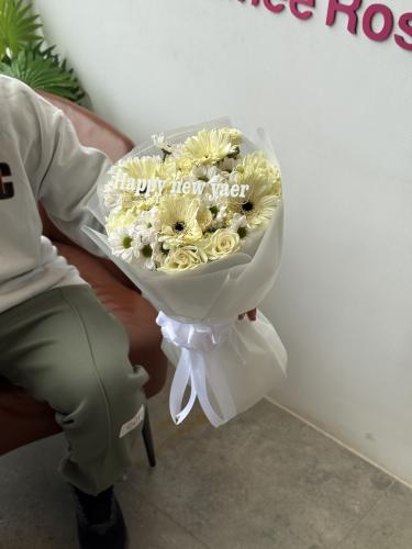 ورد الأمنيات الأبيض