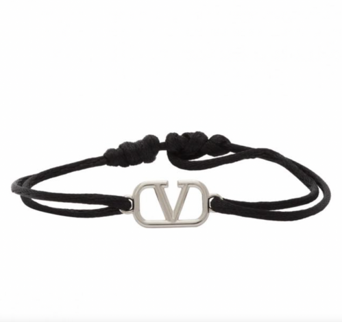 سوار بشعار V المميز للماركة من فالنتينو غارافاني