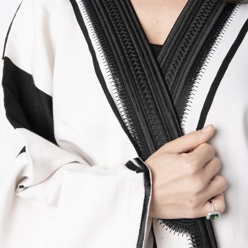 عباية بشت ملكي صوف لون اسود