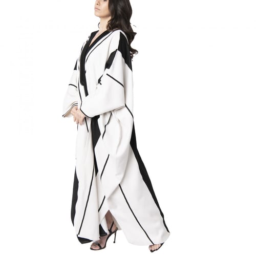 عباية بشت ملكي صوف لون اسود