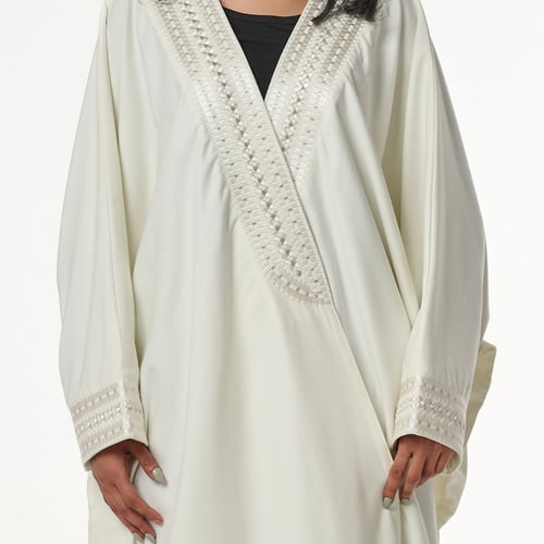 عباية بشت نجدية لون ابيض