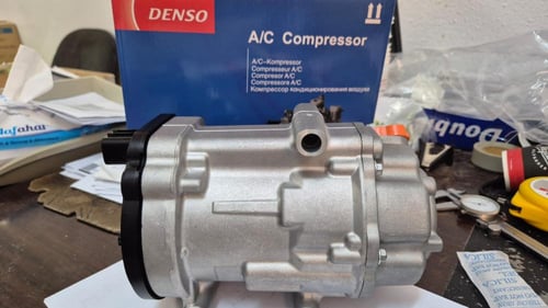 #10297J كمبروسر مكيف تويوتا هايبيرد راف 4 هايلاندر...