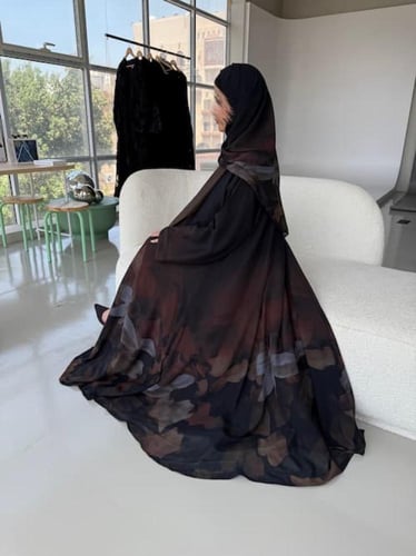 عبايه من قماش الشيفون البني مع بطانه مع طرحه شيفون...