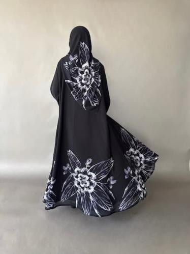 عبايه سوداء بحاشيه بيضاء من قماش الشيفون كلوش مع ط...