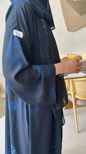 عبايه من قماش الشيفون المبطن كلوش مع طرحه من نفس ا...