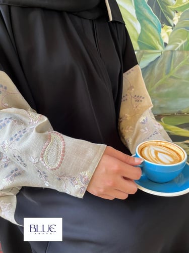 عبايه سوداء قماش كريب فاخر نص بشت الاكمام قماش بيج...