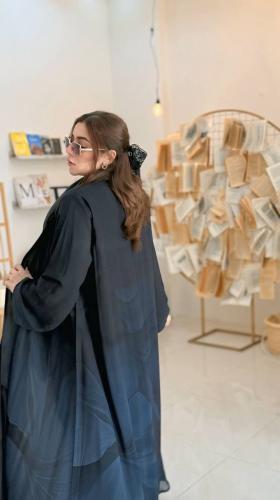 عبايه من قماش الشيفون تموجات الكحلي مع طرحه