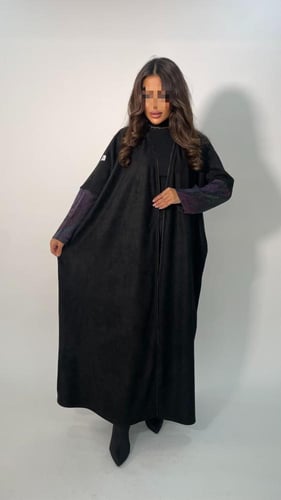 عبايه شتويه قماش شموا مع قماش حرير بالأكمام بقصه ن...