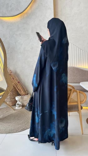 عبايه من قماش الشيفون المبطن كلوش مع طرحه من نفس ا...