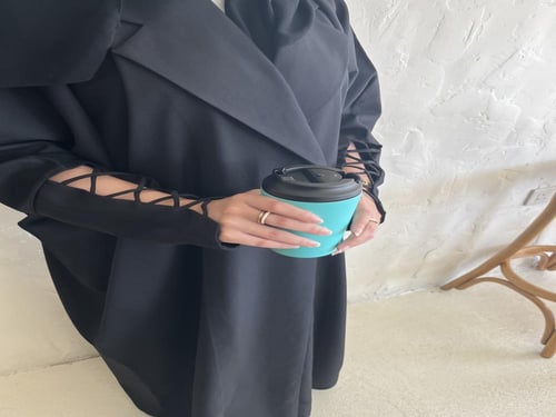 عبايه سوداء القماش الكريب نص بشت مع طرحه ساده