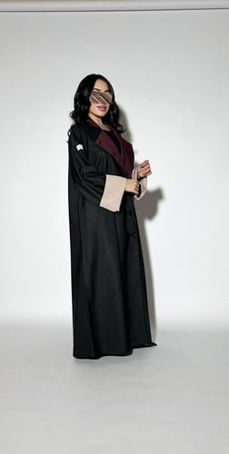 عبايه بليزر من قماش الكتان مبطن عنابي واكمام بيج م...