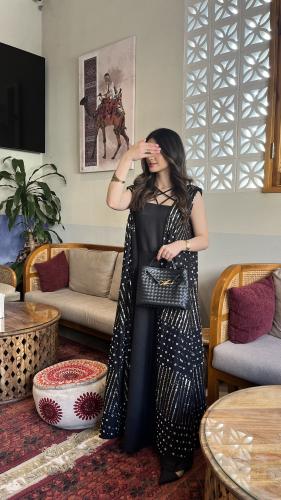 جلابيه من قماش اللن باللون الاسود مع شك ذهبي ولؤلؤ...