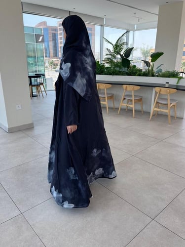 عبايه من قماش الشيفون بتدرجات الالوان بقصه كلوش مع...