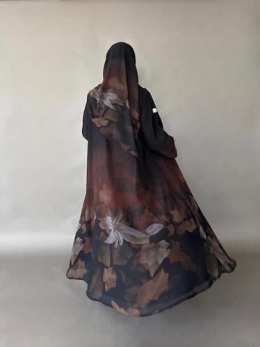 عبايه من قماش الشيفون البني مع بطانه مع طرحه شيفون...
