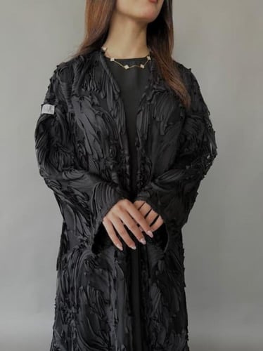 عبايه سوداء قماش فخم تور مبطن بقصه عاديه مع طرحه س...